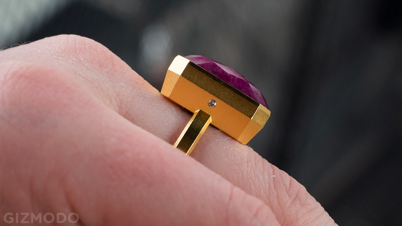 Illustration for article titled This Flashy Smart Ring Let Me Put My Goddamn Phone Away